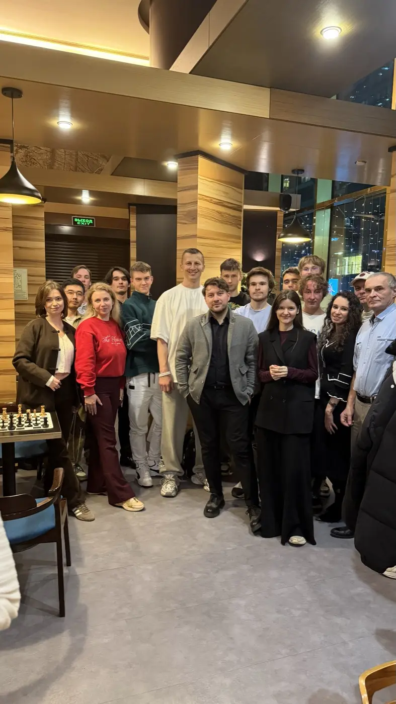 Участники турнира в Coffee Bean - общее фото после игры